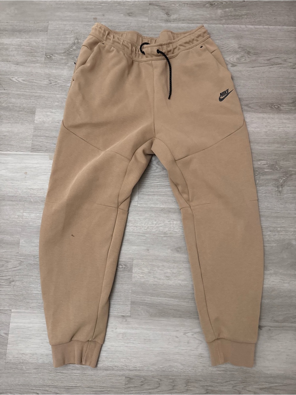 NIKE Men’s LARGE Sportswear Tech Knit Jogger Sweat Pants Tan